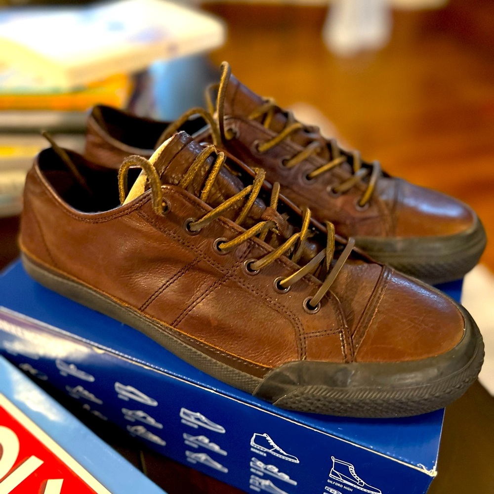 Frye Men’s low sneaker Brown leather lace up. Size 11.